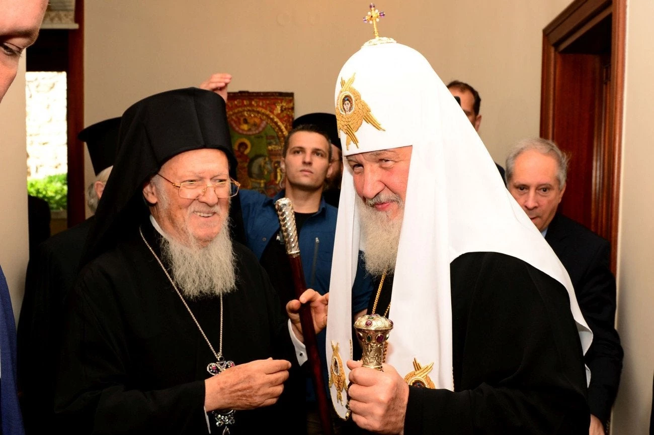 Παίρνει φωτιά το σκηνικό στο ουκρανικό! Σενάρια για δηλητηρίαση του Πατριάρχη -Σίγουρος ο Ποροσένκο-Μπλέκει το Βατικανό η ρωσική πλευρά – Βαρθολομαίος: Θα το λύσουμε εμείς αφού δεν μπόρεσε η Μόσχα